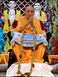  Sadhus honor Swamishri with garlands