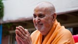  Swamishri bids Jai Swaminarayan to devotees