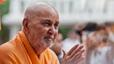  Swamishri bids Jai Swaminarayan to devotees