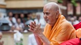  Swamishri bids Jai Swaminarayan to devotees
