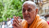  Swamishri bids Jai Swaminarayan to devotees