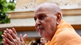  Swamishri bids Jai Swaminarayan to devotees