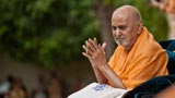  Swamishri bids Jai Swaminarayan to devotees