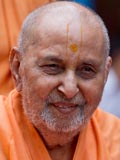  Swamishri bids Jai Swaminarayan to devotees