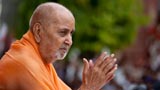  Swamishri bids Jai Swaminarayan to devotees