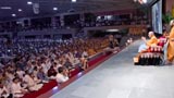  Swamishri bids Jai Swaminarayan to all