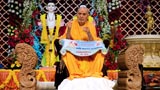  Swamishri blesses the assembly
