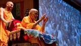  Swamishri bids Jai Swaminarayan to all