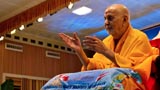  Swamishri bids Jai Swaminarayan to all