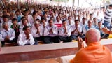  Volunteers doing darshan of Swamishri