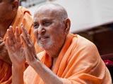  Swamishri blesses all