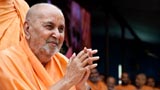  Swamishri bids Jai Swaminarayan to devotees