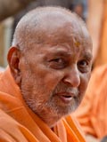  Swamishri bids Jai Swaminarayan to devotees
