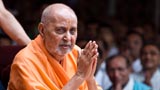  Swamishri bids Jai Swaminarayan to devotees