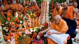  Swamishri performs pratishtha rituals