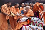 Swamishri sanctifies murtis of Bhagwan Swaminarayan