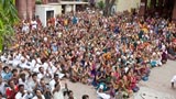  Devotees doing darshan of Swamishri