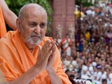  Swamishri bids Jai Swaminarayan to devotees
