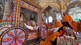  Swamishri swings Thakorji in a hindolo