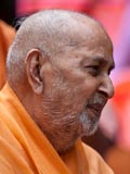  Swamishri bids Jai Swaminarayan to devotees