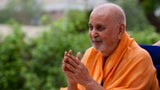  Swamishri bids Jai Swaminarayan to devotees