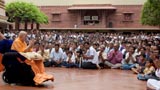  Swamishri bids Jai Swaminarayan to devotees
