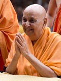  Swamishri bids Jai Swaminarayan to devotees
