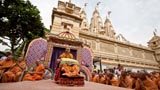  Swamishri during the Raksha bandhan assembly