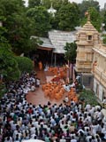  Devotees doing darshan of Swamishri
