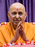  Swamishri bids Jai Swaminarayan to devotees