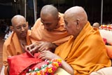 Swamishri inaugurates Satsang Exams eBooks for devices like iPad and Kindle, in epub, mobi and pdf formats