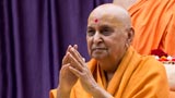  Swamishri bids Jai Swaminarayan to devotees