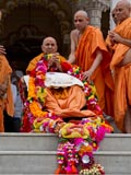  Sadhus honor Swamishri with a garland