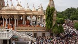  Devotees doing darshan of Swamishri