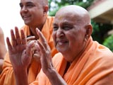  Swamishri blesses devotees