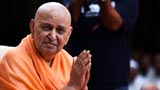  Swamishri bids Jai Swaminarayan to devotees