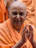  Swamishri bids Jai Swaminarayan to devotees