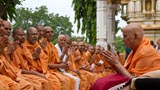  Swamishri bids Jai Swaminarayan to sadhus in the mandir pradakshina