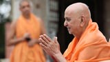  Swamishri bids Jai Swaminarayan to devotees