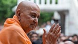  Swamishri bids Jai Swaminarayan to devotees
