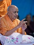  Swamishri blesses devotees