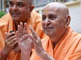  Swamishri blesses devotees