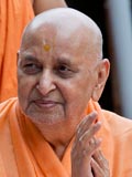  Swamishri bids Jai Swaminarayan to devotees