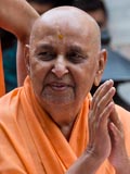  Swamishri bids Jai Swaminarayan to devotees