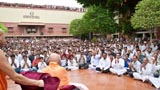 Devotees doing darshan of Swamishri
