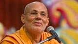 Pujya Viveksagar Swami delivers a discourse
