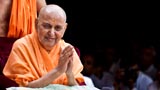  Swamishri bids Jai Swaminarayan to devotees