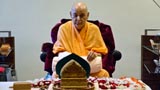  Swamishri performs his morning puja