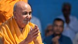  Swamishri bids Jai Swaminarayan to devotees
