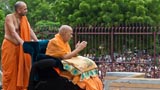  Swamishri bids Jai Swaminarayan to devotees